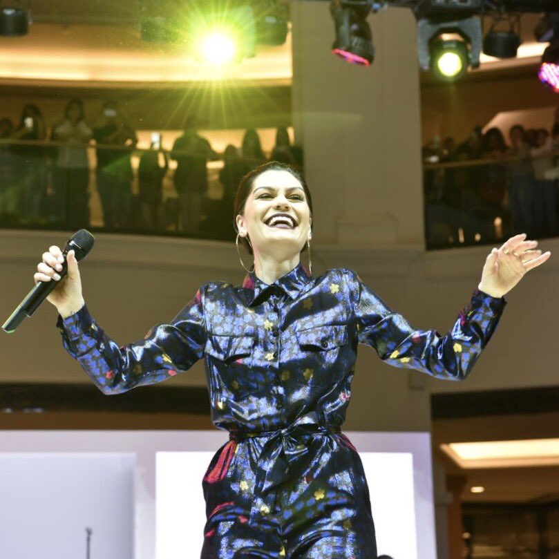 StyledDubai's tweet photo. Music sensation @JessieJ & @EtoileBoutique showed us how it’s done at #Fashiontainment with the crowds singing along at @malloftheemirates. https://t.co/JdJbqGrZFw