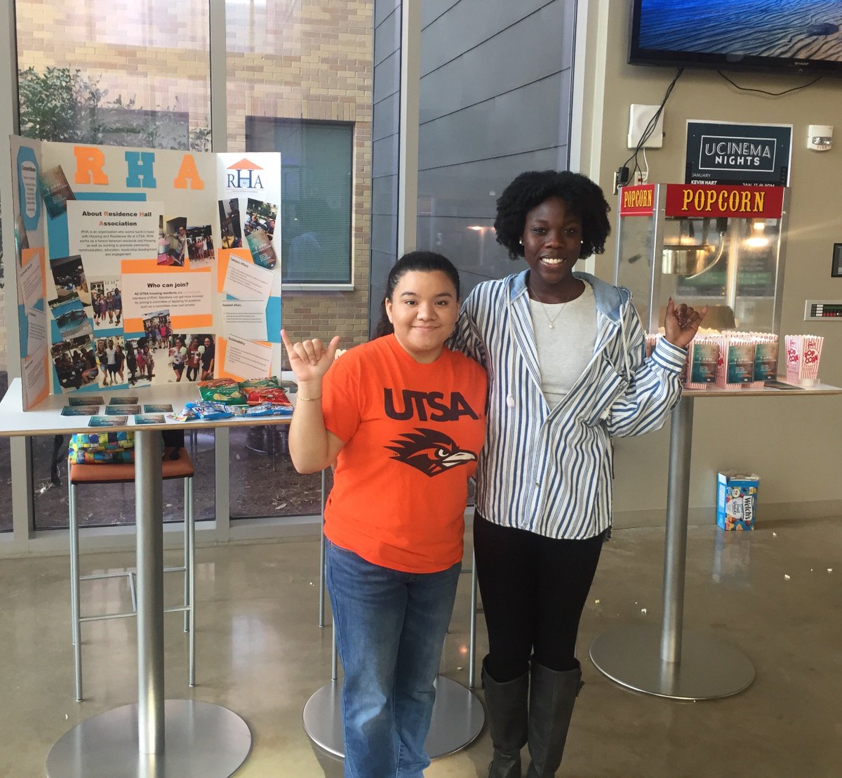 UTSAHousing's tweet photo. #AlvarezHall Pop in for some popcorn, and learn about your RHA. https://t.co/8AVcDXURTm