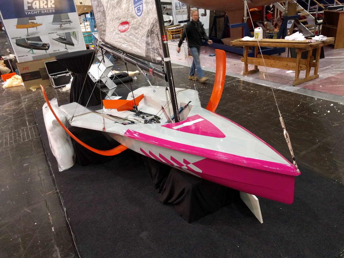 Boot en stand opgebouwd op #boot2017 . Helemaal klaar voor 9 dgn beurs. #aeronamics #hydrofoil