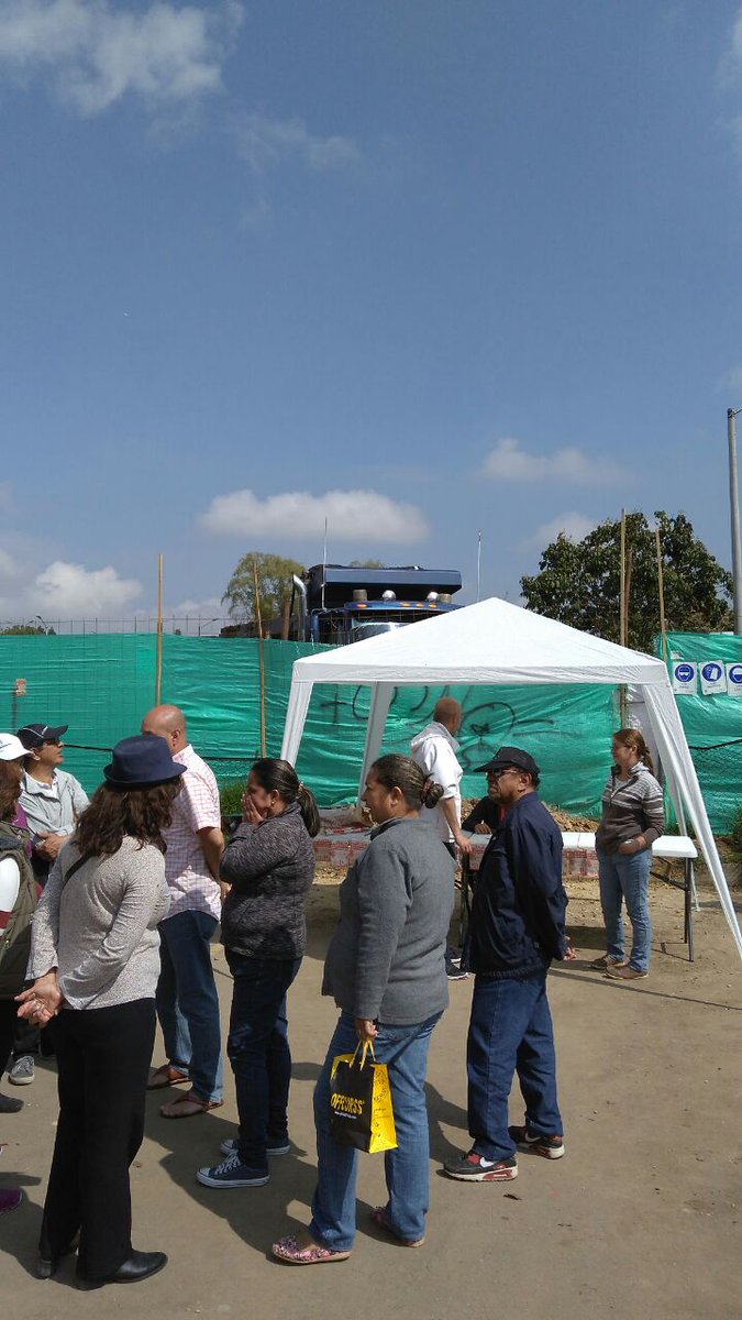 AHORA vecinos de Mirandela denuncian intimidación con ESMAD a adultos mayores por protesta pacifica. No sería mejor dialogar <a href="/MiguelUribeT/">Miguel Uribe</a>?