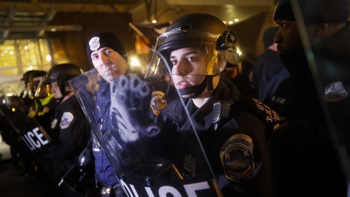 theblaze's tweet photo. Watch: Anti-Trump protesters break things, vandalize businesses, terrorize the populace https://t.co/R0uygReVLb https://t.co/Q90KdVCqlm