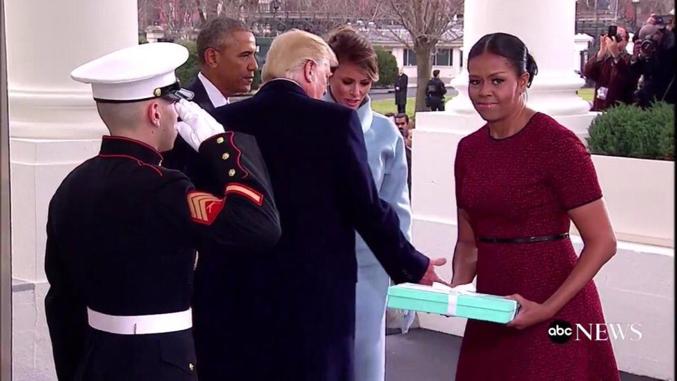Melania giving Michelle her speech back