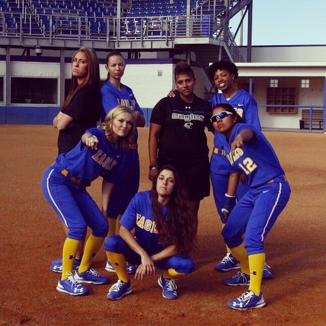 ERAUSoftball's tweet photo. Our juniors have their game faces on. They're ready to take on the season. #14daysUntilOpeningDay #2weeks #StepInTheBox #Team5 #GoEagles 🐤💙 https://t.co/WjViwpZUOj
