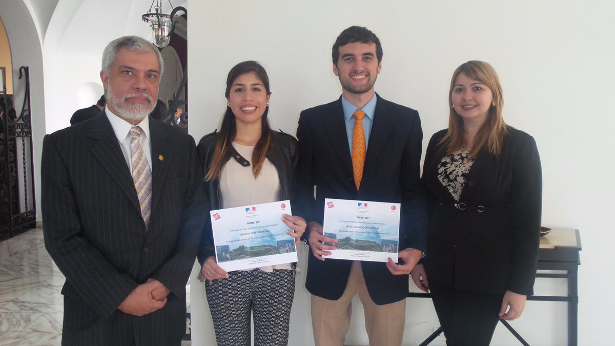 cciavf's tweet photo. La #CCIAVF felicita a Mariana Peña y Miguel Ortiz, ganadores del Concurso Jóvenes Talentos Científicos realizado por la @EmbaFrancia https://t.co/A1yxJVgegb