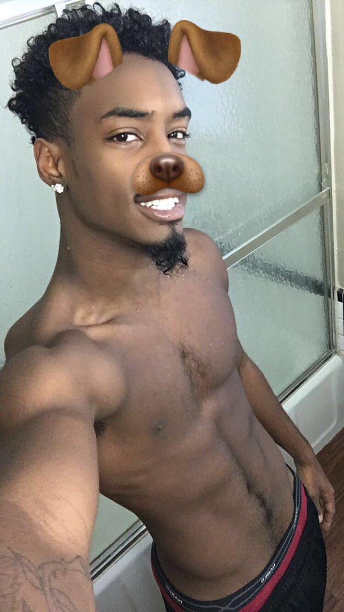 kaaybertok's tweet photo. if he a dawg then i'm a bitch , roof roof 🐶 https://t.co/XImCUwLlAl
