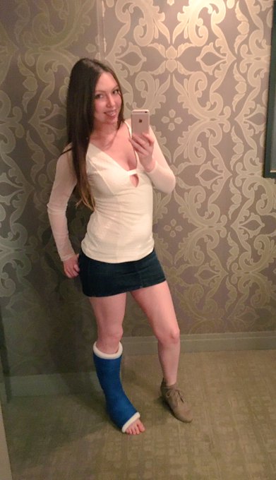 I'm sorry, I was just messing with everyone 😂😂. I didn't really break my leg, I was shooting cast fetish<a href="/tag/sexysaturday"class="tags"><span>#sexysaturday</span></a>