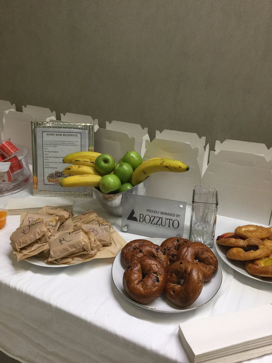 AveryRowApts's tweet photo. Breakfast on the Go was a success! #breakfast, #onthego #fruits #bagels #danishes #muffins #arlington #averyrow #VA #DC #bozzuto https://t.co/JjNVBkAeae