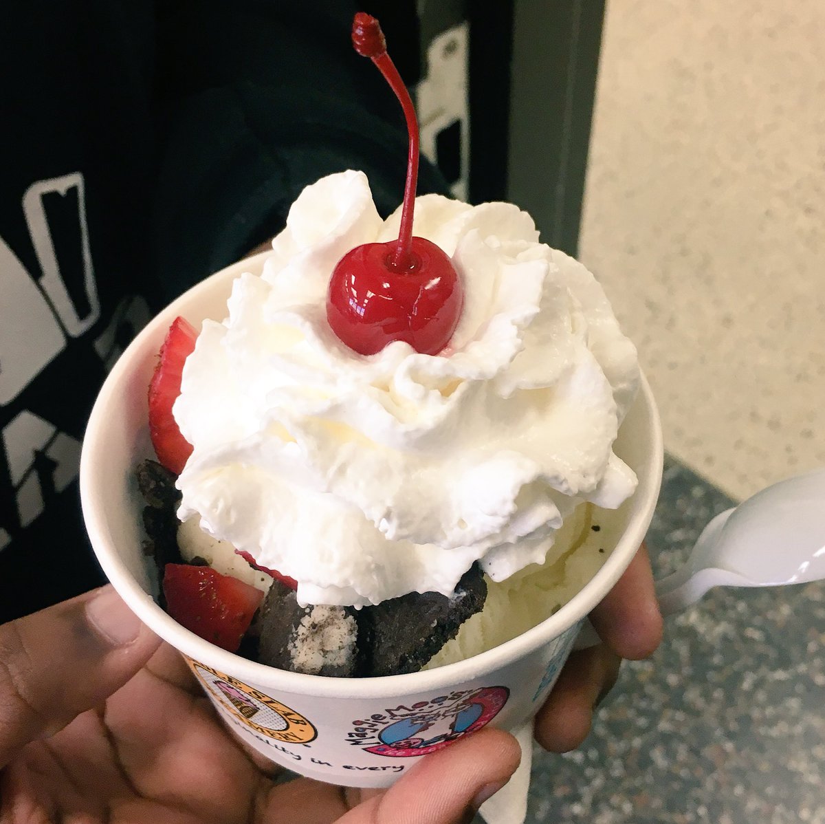 Heightsmagnet's tweet photo. Don't forget to come get your honor roll ice cream at lunch today! https://t.co/lbHEkjE7JX