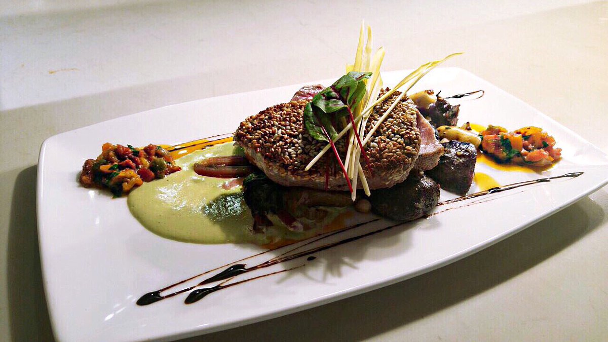 flordesalfood's tweet photo. This #weekend's special: Pan-seared sesame seed crusted Ahi tuna on a bed of scallion aioli, honey mushrooms &amp; purple fingerling potatoes https://t.co/5YshJQE5fF
