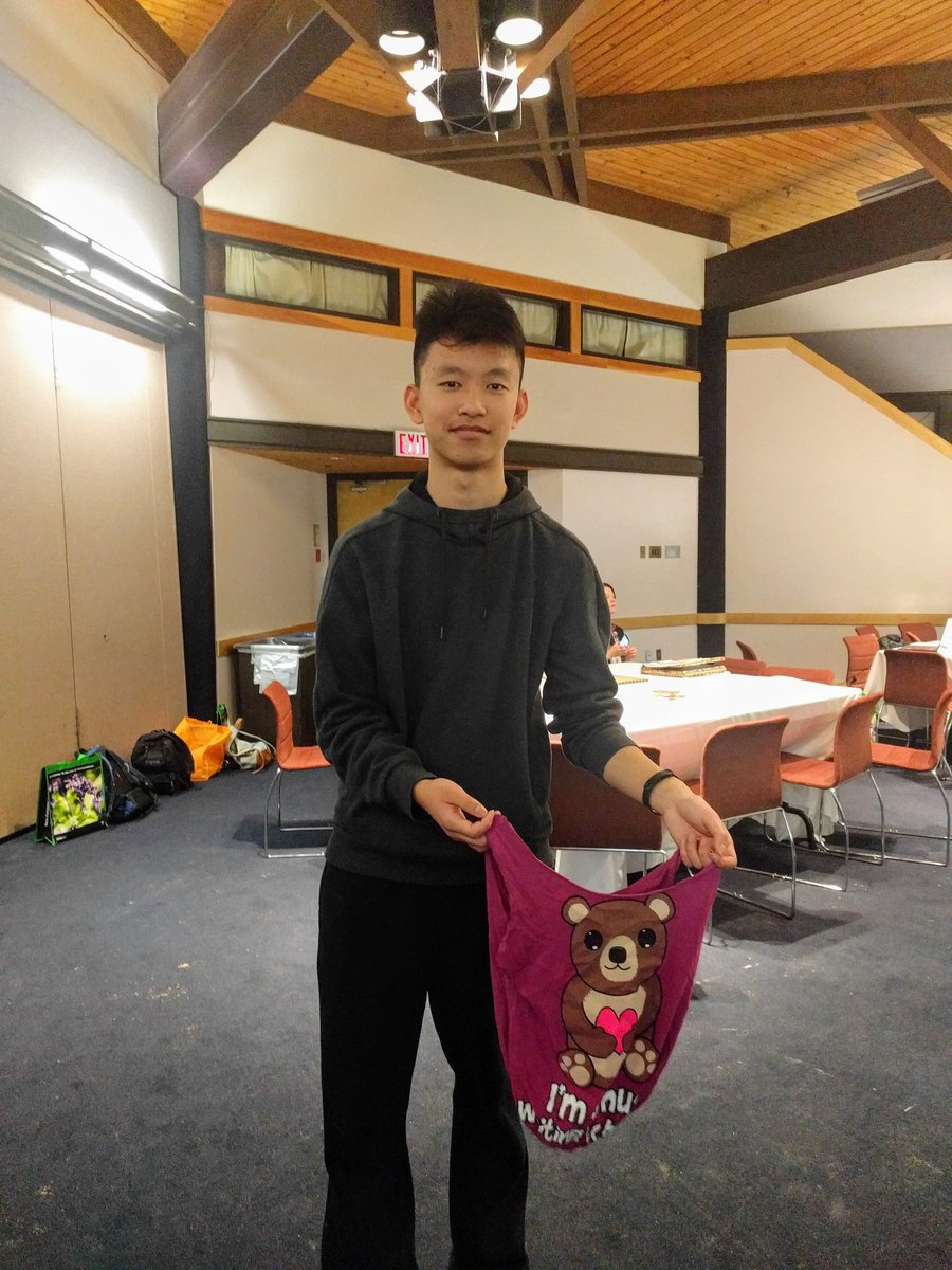 ekraljev's tweet photo. What to do with an old t-shirt? You #reuse it and make a bag! @YRDSB @ON_EcoSchools #OEBoardconf #ecoschools #upcycle #recycle https://t.co/Cbp0zz3Snj