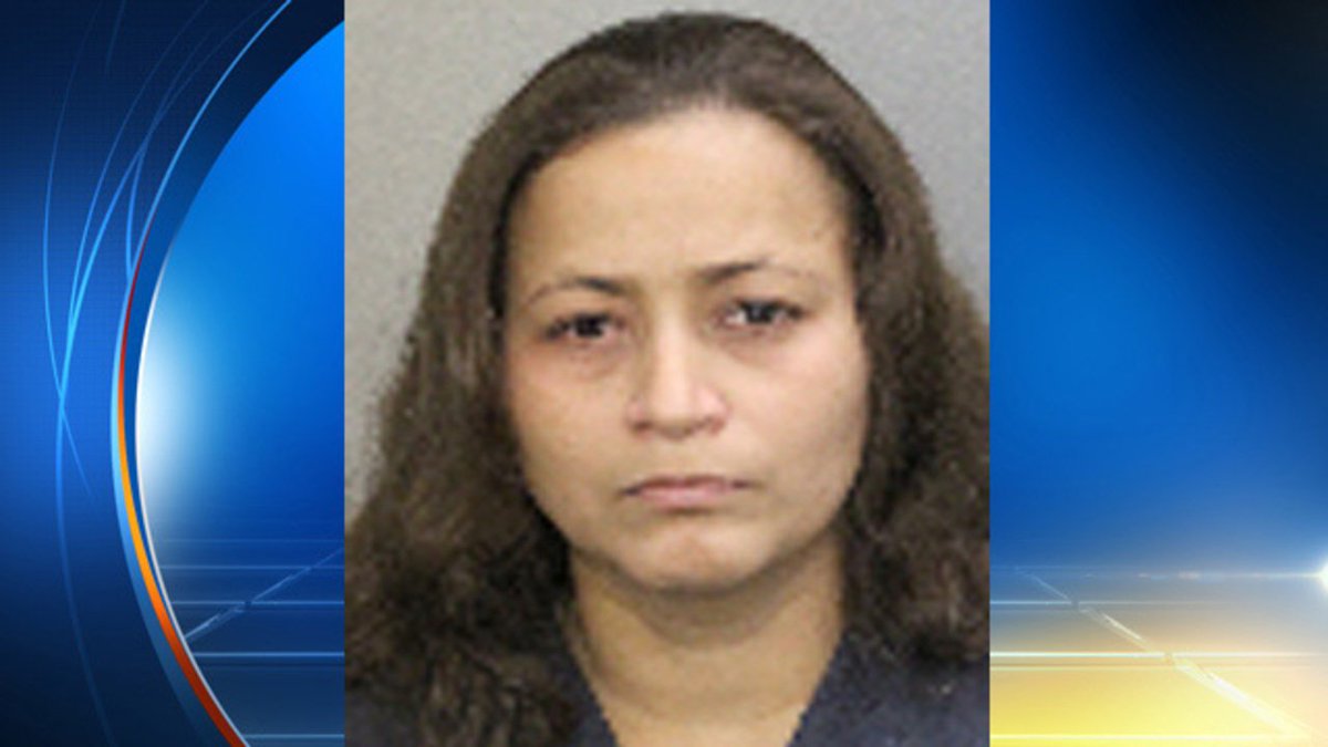 Coral Springs woman accused of biting daughter, striking her with knife bit.ly/2jIfryF https://t.co/vi5sRyzjwt