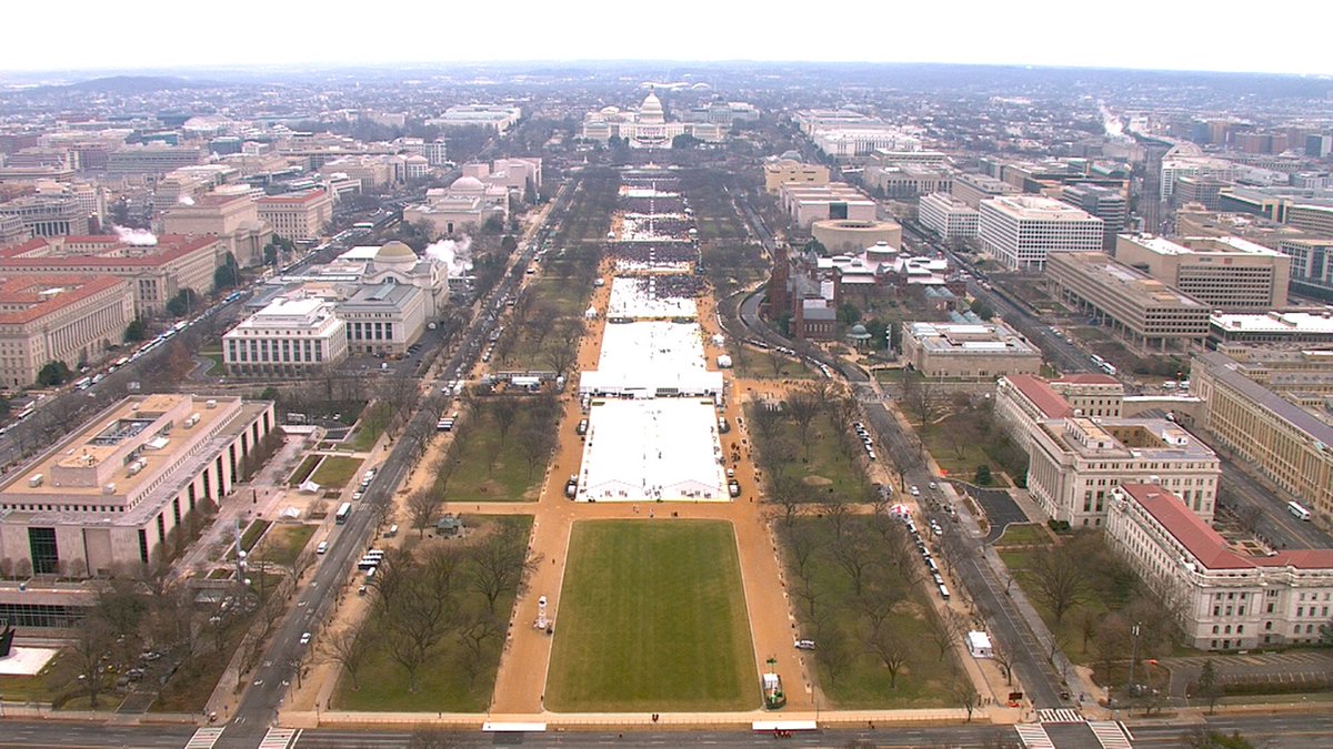 jimsciutto's tweet image. The Washington Mall for the 2009 inauguration on the left and today on the right