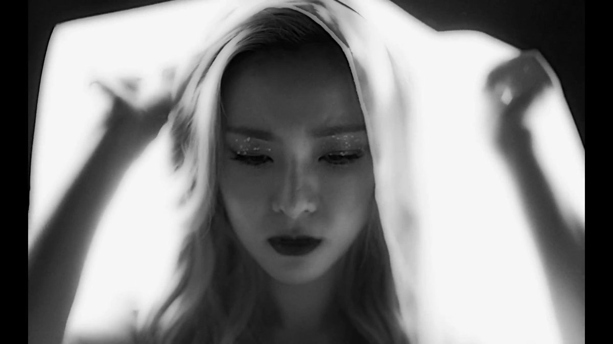 So_B_E_A_utiful's tweet photo. #Dara #2ne1 #NeverSayGOODBYE2NE1
- До того самого дня, когда мы встретимся вновь, прощай, прощай
#большегрусти https://t.co/p01LfneVYd
