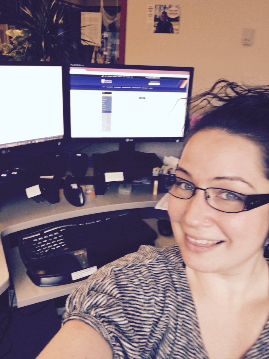 secretaryontheg's tweet photo. Today's #commandstation. Grinding hard. That's how we do #sotg #VA  #entrepreneur #professional #freedom #grinding #ladyboss #getitdone https://t.co/u0pH8Qh9ok