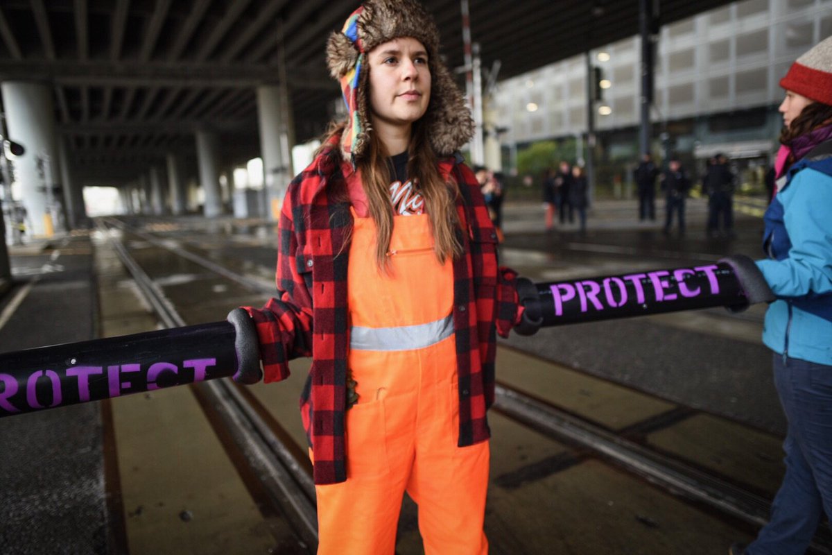 kron4news's tweet photo. Anti-Trump protesters halt #Caltrain in San Francisco https://t.co/N6yUUV4sFP https://t.co/rRAMZiuDvl