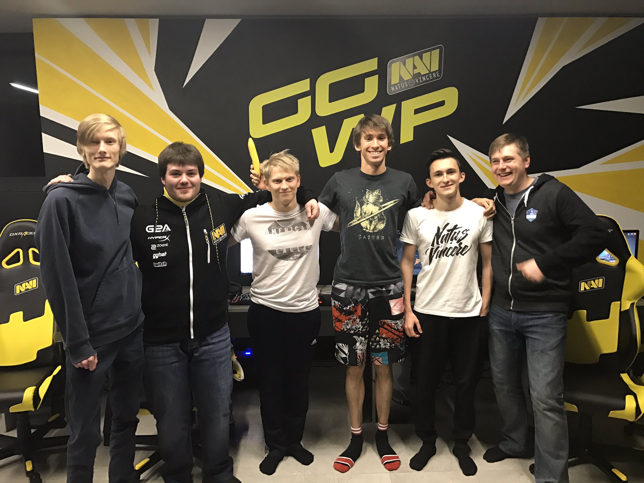 C2okEd1WgAESve_.jpg:large