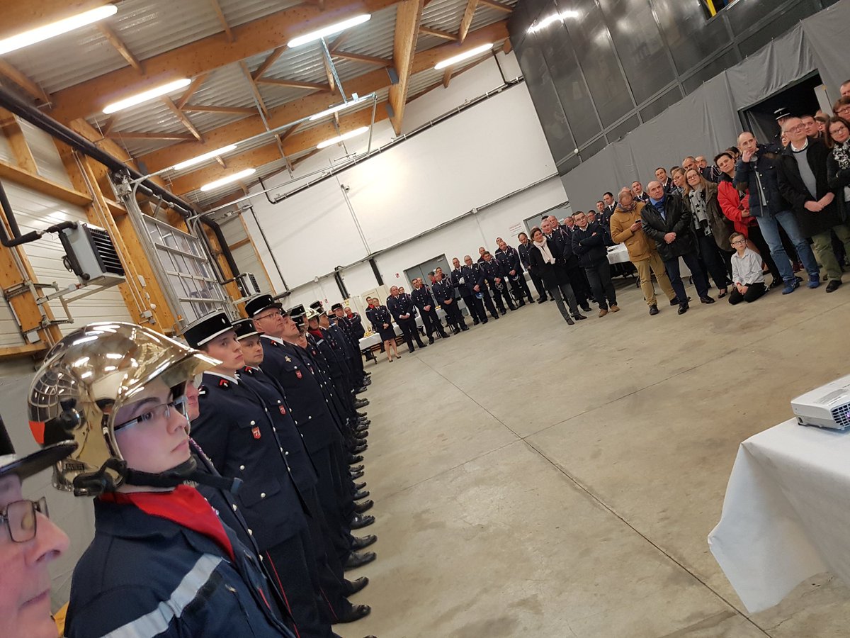 sdis86's tweet photo. #Cérémonie des vœux aux personnels du @sdis86 - #Retrospective2016 et présentation des #projets2017 https://t.co/GjJRRA6k6Y