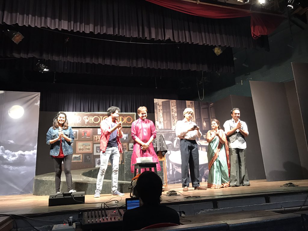 SIDDHARTH23OCT's tweet photo. congrats team
"अमर फोटो studio". 
एकदा फोटो काढून बघाच @BarveSunil @amey_ameyjwagh @suvratjoshi @sakhigokhale #siddhesh n Puja
Superb.. https://t.co/X52hyj1bl3