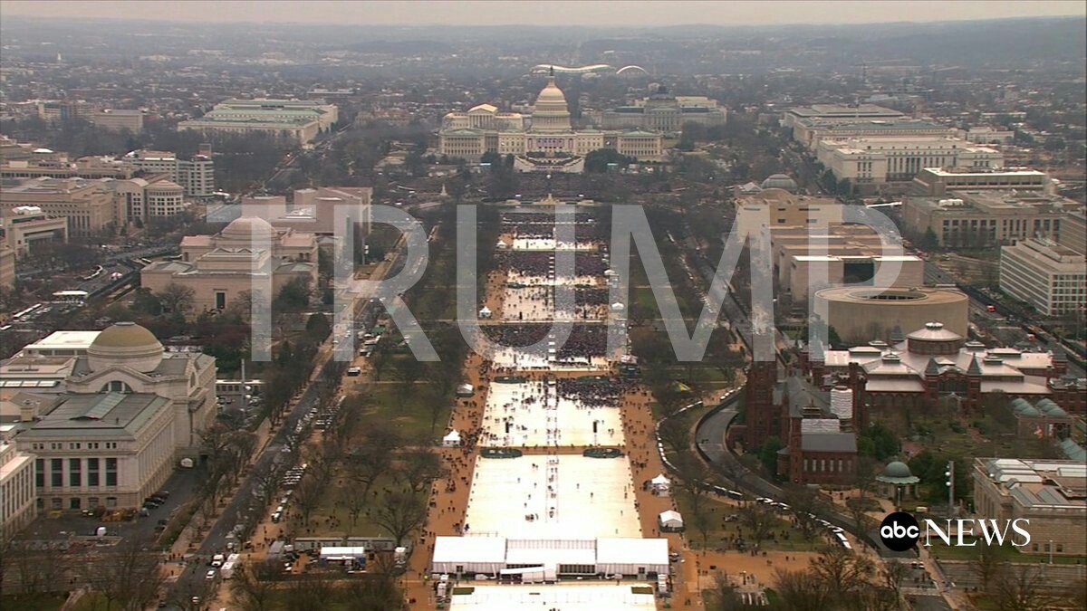 andrebugotti's tweet photo. The difference between OBAMA in 2009 and TRUMP 2017 https://t.co/apMg9Jga3Q