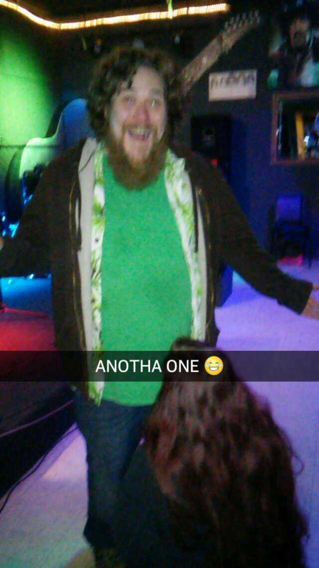 hippiegypsyslut's tweet photo. Last night I went around asking guys to take a picture with me and then dropping to my knees and posing like I'm blowing them. #10total https://t.co/fK1pOJPFKs
