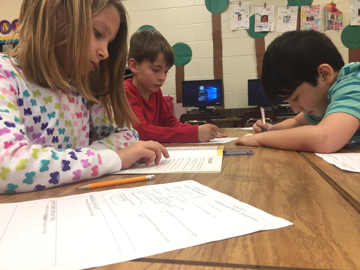 Mrs_AKirk's tweet photo. Just a little #Jigsaw activity this Friday afternoon. #differntiation #reciprocalteaching #Studentexperts #MLK #TGIF https://t.co/zMHU9HMsM6