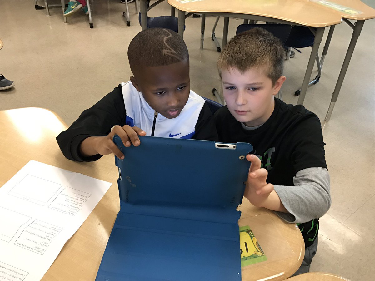 MissMcMannis's tweet photo. Some fourth grade leaders stopped by to assist us with research for our biographies. Thanks guys! #MillsSTEMTigers #ExploreHM https://t.co/n5T15MFHLd