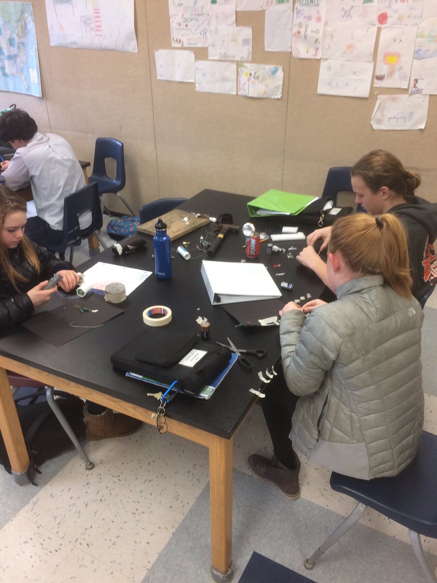 RodCorey's tweet photo. Students having too much fun in school! Designing, problem solving and constructing flashlights in science #stem #makerspace #hmslearns https://t.co/XunHT2OKBe