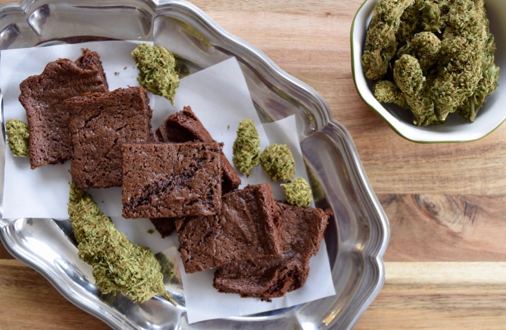 HIGH_TIMES_Mag's tweet image. New Easy #Recipe! Psychedelicatessen: World’s Healthiest Pot Brownie. bit.ly/2jxf5Zs