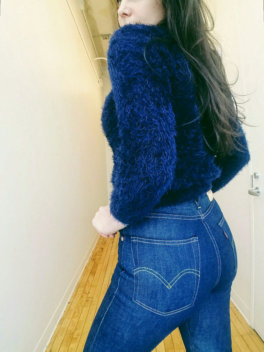 EZMAUK's tweet photo. Reposting @collagepop:
Levi's always does it best. The new 50's highrise #levisvintage is my new retro crush. 🍑#ootd https://t.co/BSIou4i8pU