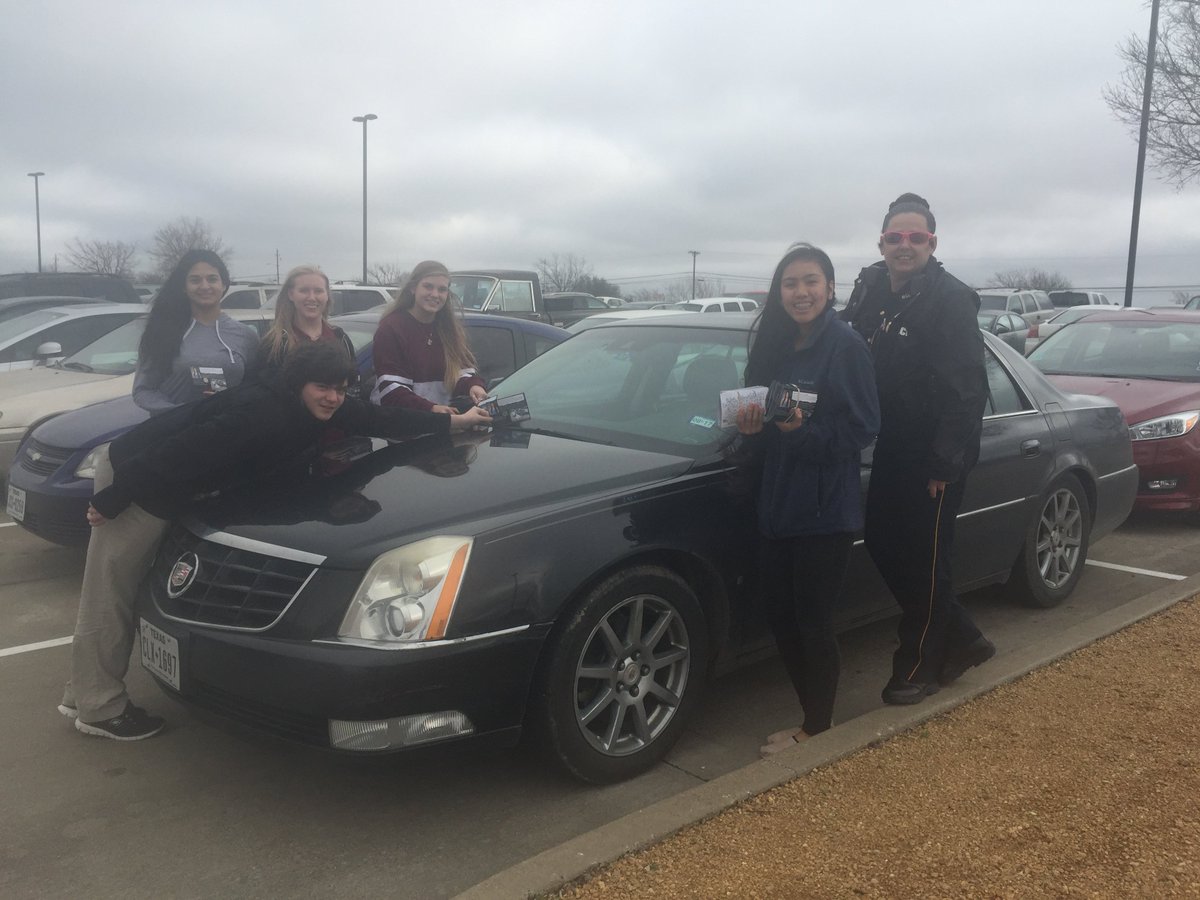 redoakisd's tweet photo. #ROHS #HADDIT students participated in the Nickel from Nicole campaign. #SafeDriving https://t.co/ljojly2Ket
