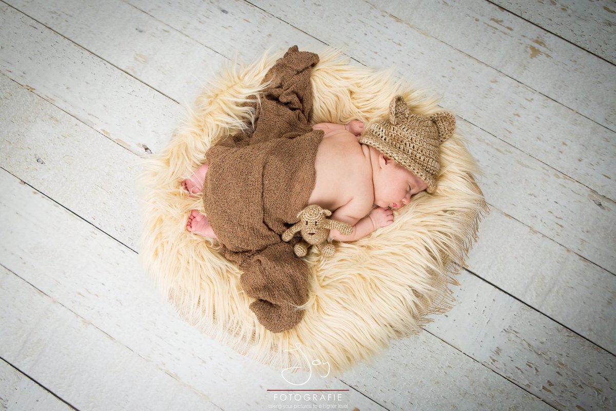 Ben jij momenteel zwanger en zou jij graag jouw kindje professioneel vast laten leggen? Kijk dan nu op joyfotografie.com/newborn-fotogr…