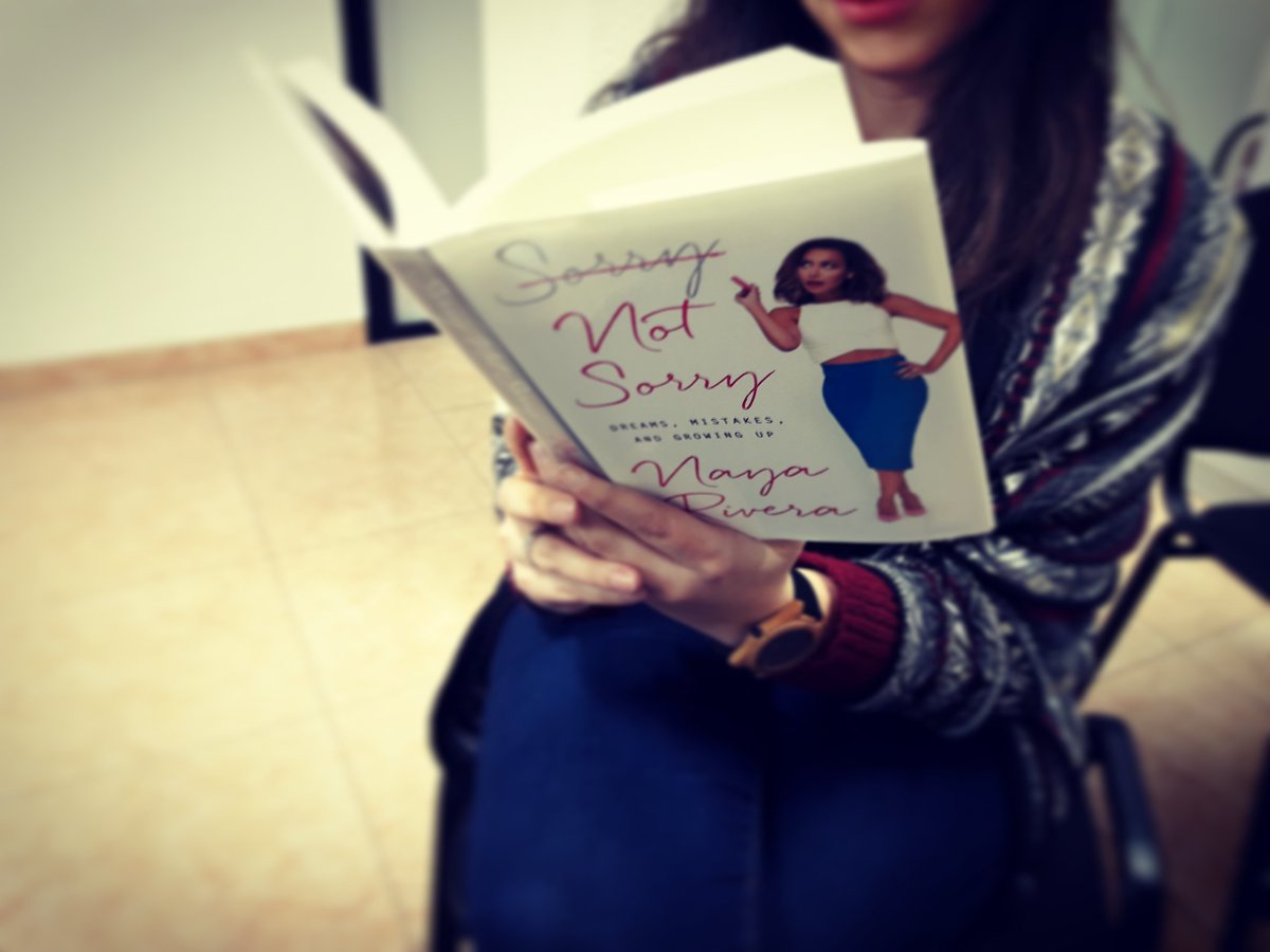 ROCIORJ1's tweet photo. @NayaRivera I've received your book. Finally in spain 😊 https://t.co/Oar25xFzxO