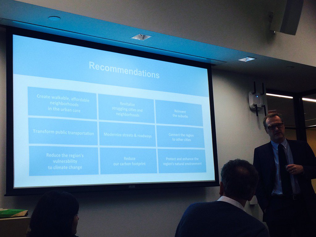 Autonomism's tweet photo. Tom Wright NY regional plan association discusses recommendations #MITMetroLab2017 https://t.co/b3suIkTi87