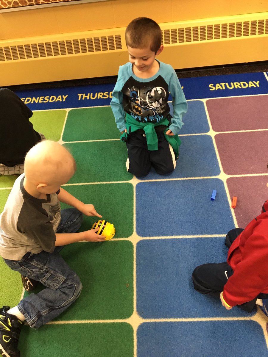 sarah_wallberg's tweet image. Learning more about coding with our BeeBots!! #codinginkinder #cfelem