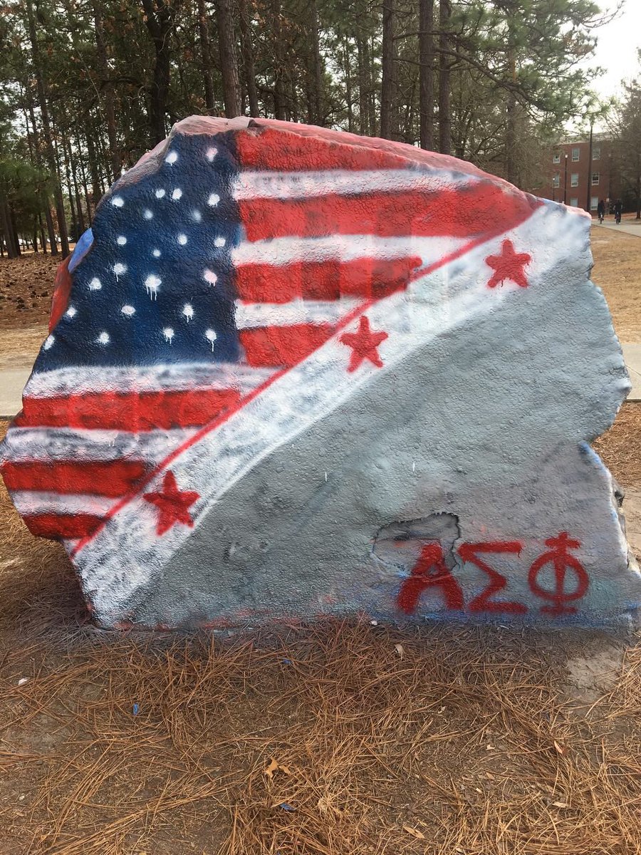 AlphasigUNCW's tweet photo. Everyone check out the rock in front of Wagoner. Artistic credit to @tbetts_7 and @BillyDonohue https://t.co/DgoekoUF1t