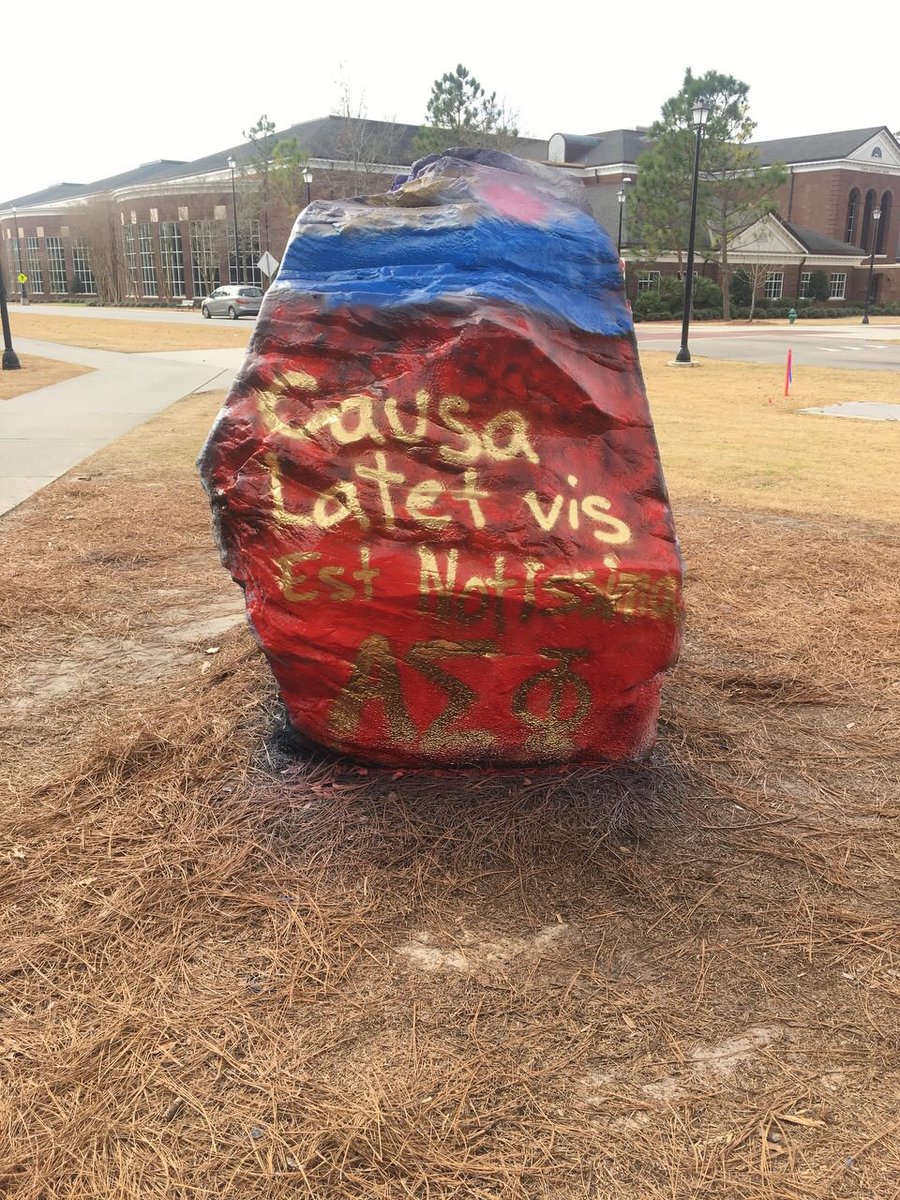 AlphasigUNCW's tweet photo. Everyone check out the rock in front of Wagoner. Artistic credit to @tbetts_7 and @BillyDonohue https://t.co/DgoekoUF1t