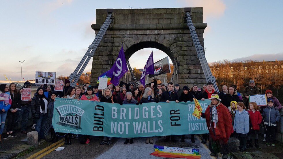 barbslgbt's tweet photo. BRIDGES NOT WALLS. I LOVE THIS. https://t.co/0tX8FevVRu