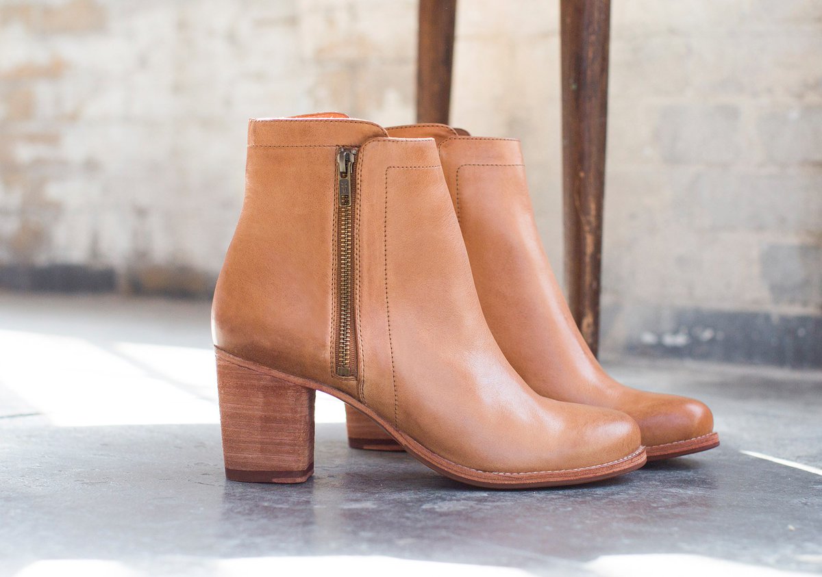 carenwest's tweet photo. New @TheFryeCompany obsession: The Addie Double Zip. #musthave #fryeatlanta https://t.co/DXbPObvOPB