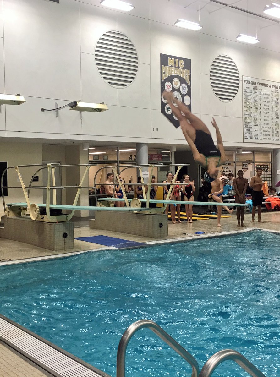 chsirishswim's tweet photo. Myra Miller mid air of her back flip 1/2 twist!!! #flying #diving #warriorinvite #oneteam #chsirish #wow #irish #bigmeet https://t.co/drhKSclW3m