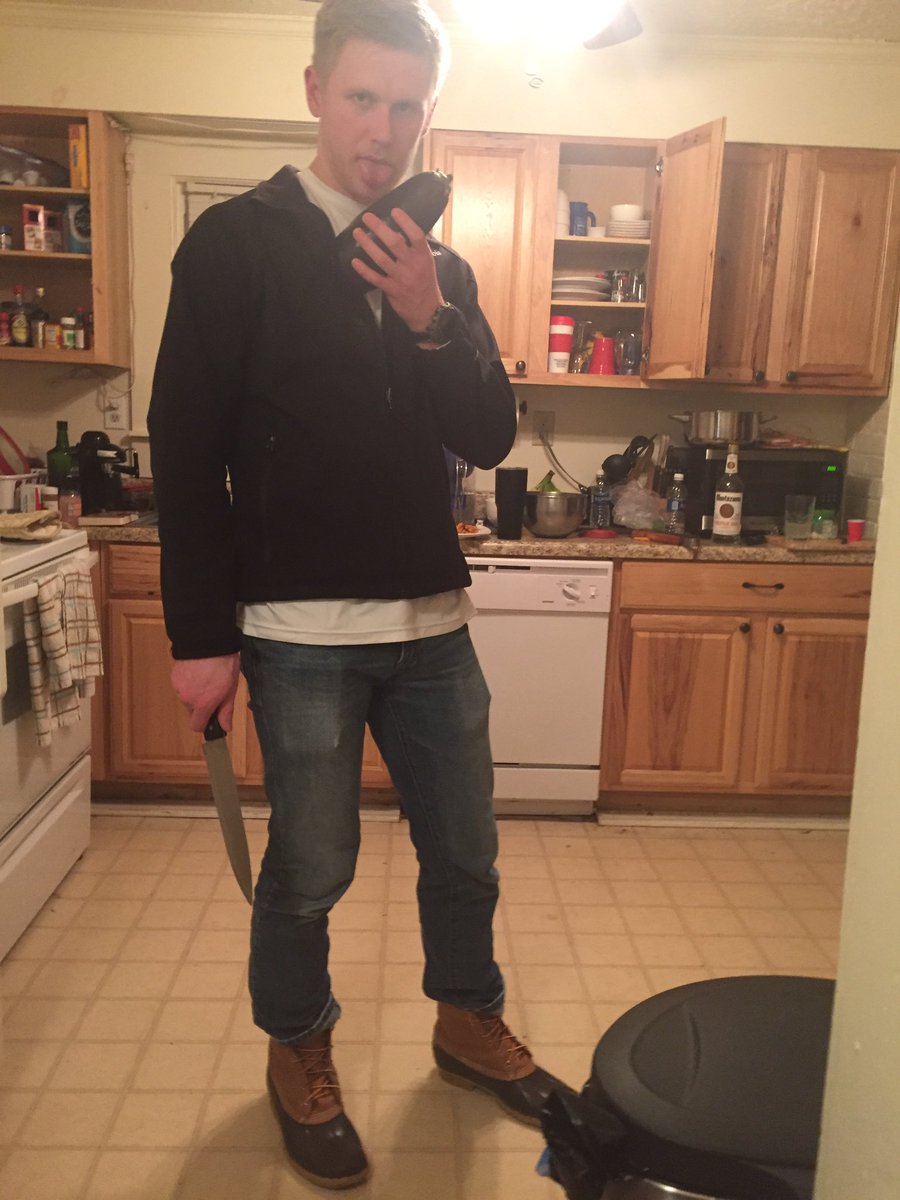 Tfee92's tweet photo. Can I bring my eggplant over 🍆🍆🍆 https://t.co/IIlNe0j0BD
