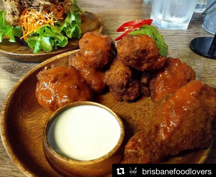 2forkshandpulld's tweet photo. This Saturday, let’s wing it 😎✨#2forks #HappyEating #wings #regram @brisbanefoodlovers https://t.co/zXsb4MB7bA