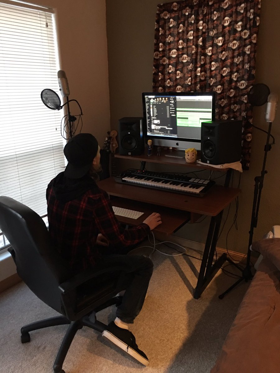 OneNineOne191's tweet image. Got that swaggy new setup.