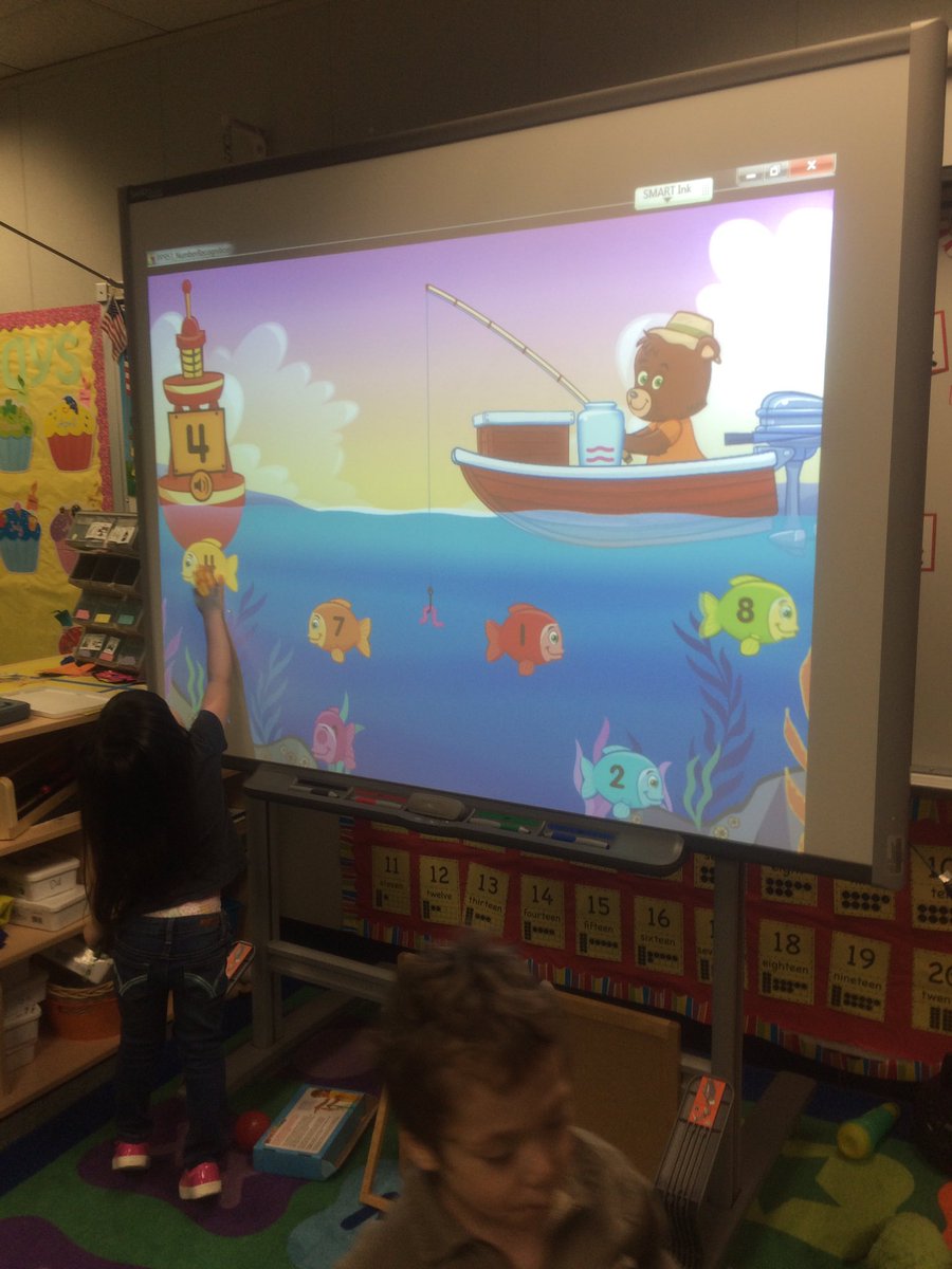 AlexisRosalesPK's tweet photo. Fishers of numbers! #NumbersIdentification #SmartBoardActivities #PPCD @BPE_Broncos https://t.co/zMDUkf5Q37