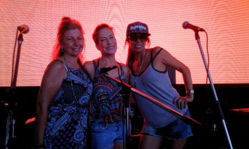 Probando sonido con #LasShewas 
<a href="/ciroylospersas/">Andres Ciro Martinez</a> #naranjapersa  #MDQ2017 
<a href="/Pauvarelasinger/">Paula Varela</a>