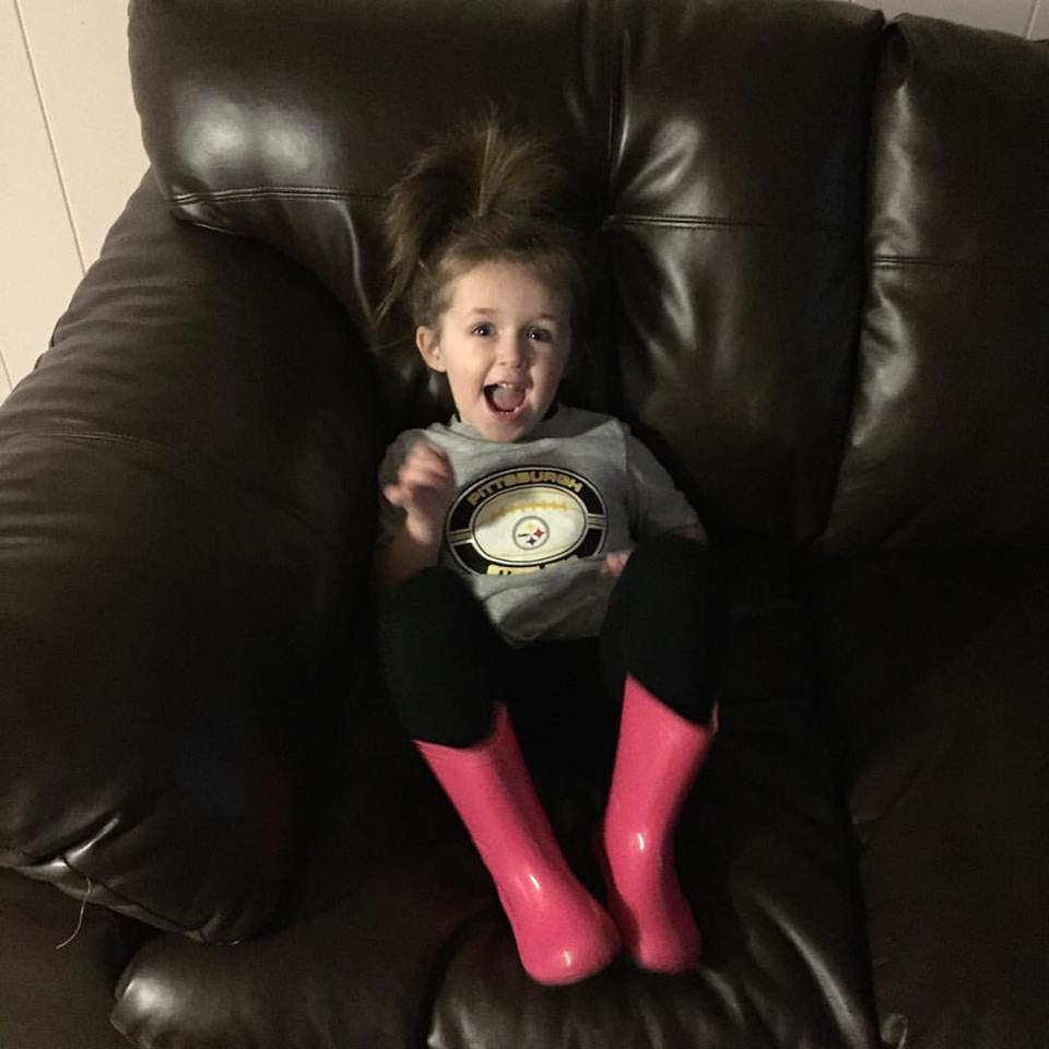 NicVore1's tweet photo. Rae chose to wear her Steeler shirt over Elsa and Anna today, without being prompted!! GO STEELERS! @_BigBen7 @jharrison9292 @steelers https://t.co/m3IX0foYvc