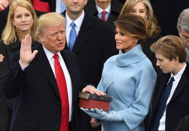 Ukuriwebsite's tweet photo. UKURIWEB TOP 7: IBINTU 7 BY’INGENZI BYABAYE MU KURAHIRA KWA PRESIDENT DONALD J… https://t.co/bjBaPnF5WY https://t.co/kyTDKEQ4Fo