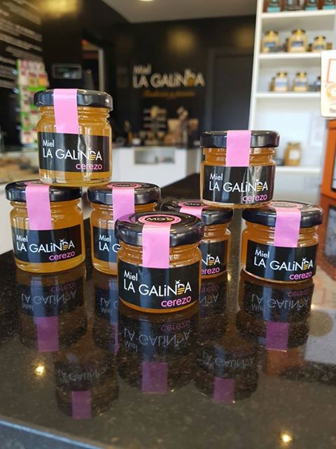 ¿Tienes que celebrar algún evento y estás pensando en los detalles para regalar? Te proponemos estos tarritos de nuestra miel natural 🍯