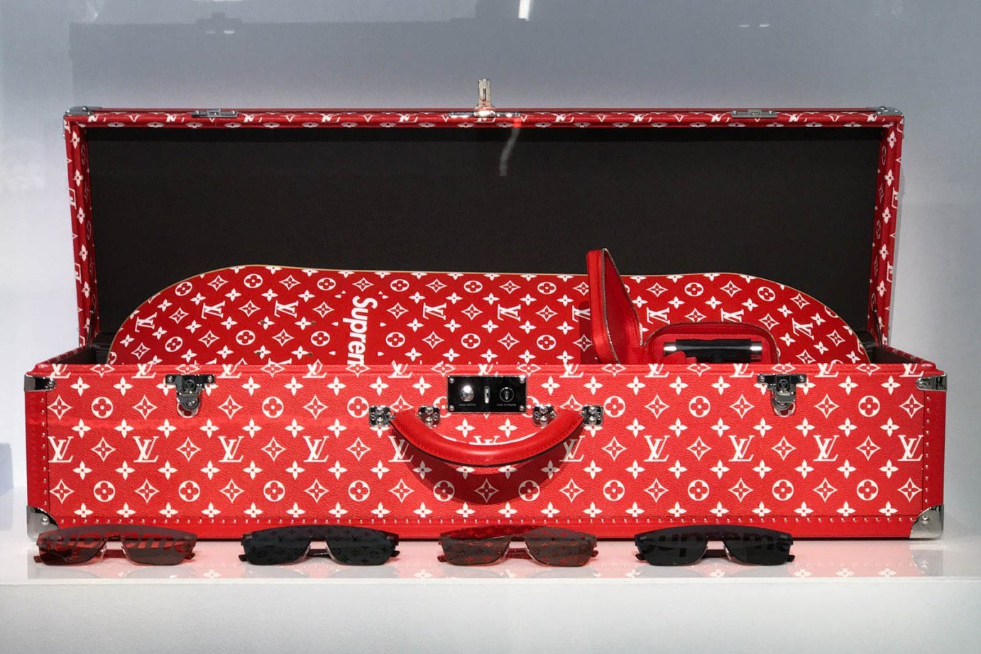 MRBLD on Twitter: &quot;A more detailed look on the Supreme/Louis Vuitton Skate Set (Box, Deck ...