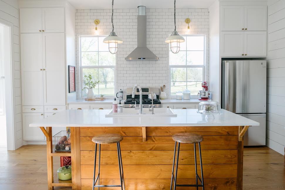 candcbuildersok's tweet photo. Let's build you a home like this! We love this custom! Contact us soon! #farmhouse #industrial #norman #buildinghomes #candcbuilders https://t.co/f8IrHzLnPC