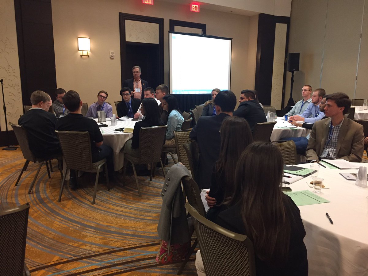 ESWiley2's tweet photo. Former ASCE Exec. Dir. Pat Natale shares ideas on leadership with students. #MRLC17 https://t.co/oV8MzNE1LM